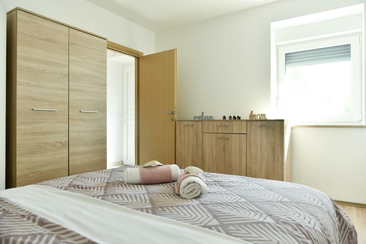 Apartman Karla Apartment ยูบุสกี ภายนอก รูปภาพ