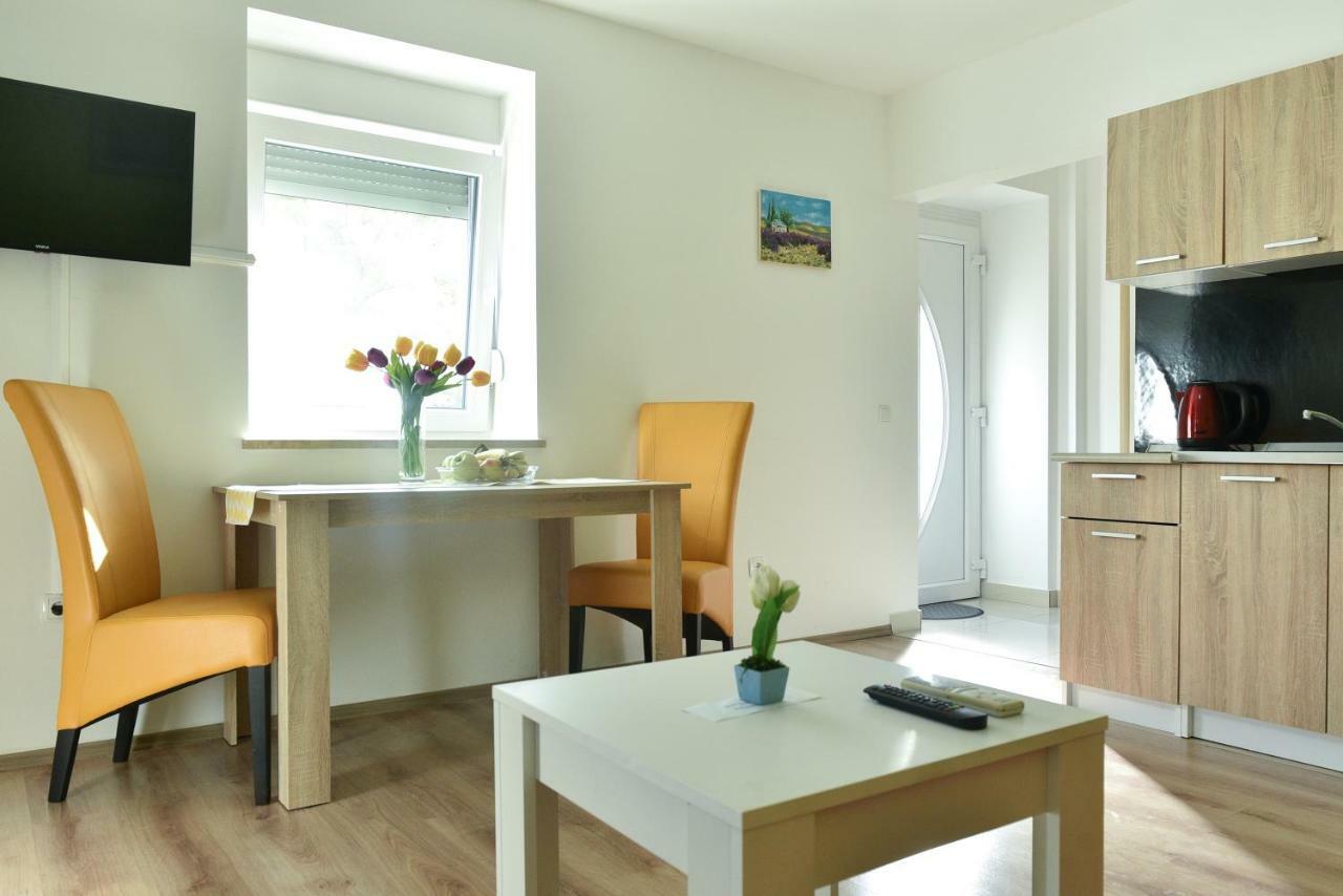 Apartman Karla Apartment ยูบุสกี ภายนอก รูปภาพ